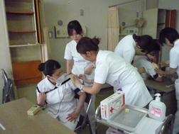 水戸赤十字病院の新人看護師研修風景